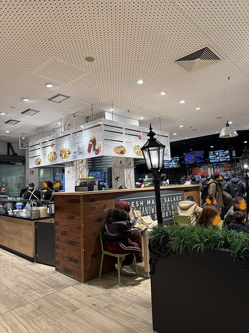 seating area  at Dean & David - Hbf in Frankfurt