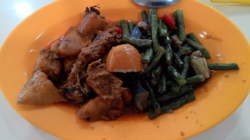 potato curry and fried beans at Fou Guang Yuan Vegetarian Food in Central Singapore