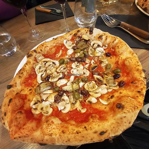 Vegan pizza at L' Improviste in Morzine