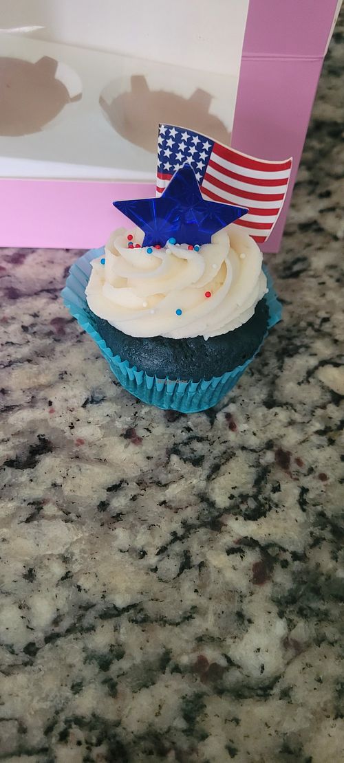 Vegan cupcake at The Crazy Apron in Clermont