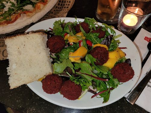 Salat mit Rote-Bete-Falaffel at L'Osteria in Bielefeld