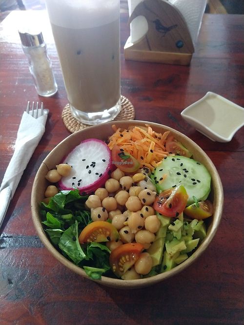 Bowl meal and iced coffee drink at La Urraca Coffee - Maybe closed in Iquique