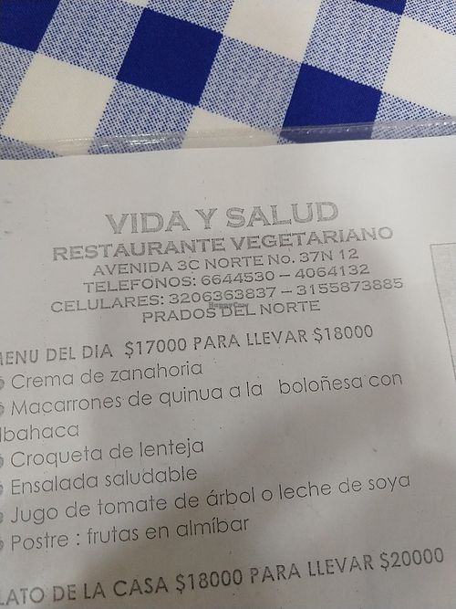 Menú with phone numbers at Vida y Salud in Cali