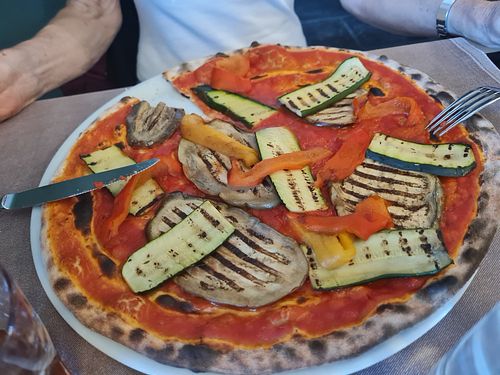 Ortolana pizza without mozzarella at Risoamaro in Mariano Comense
