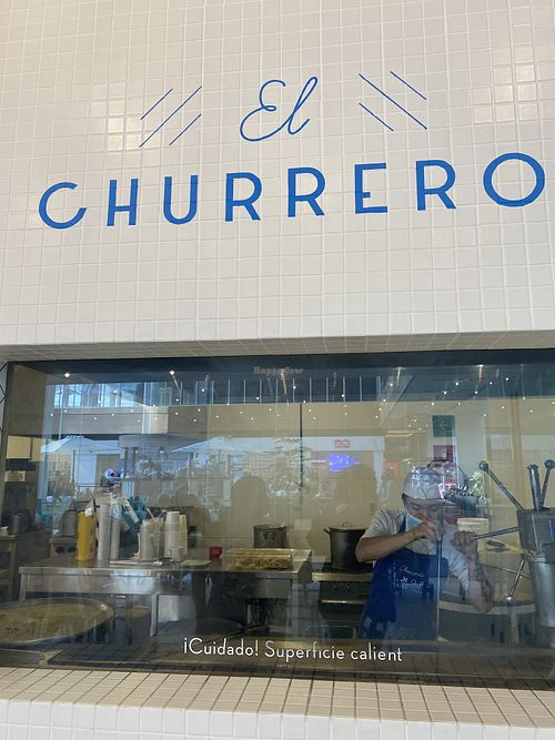 El Churrero Magic Happening Before Our Eyes  at Churreria El Moro - Oceania in Mexico City