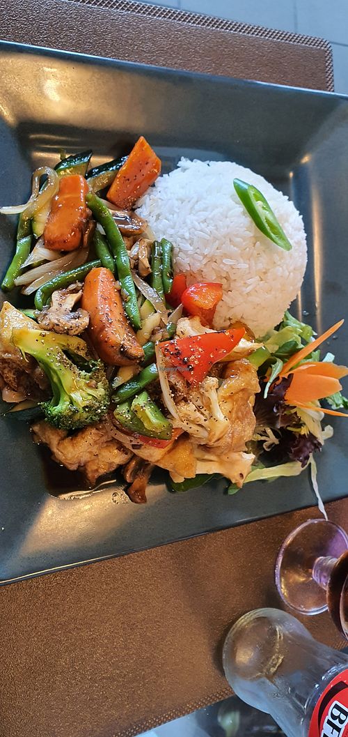 Grönskar med tofu at Tre Systrars Kök in Oskarshamn