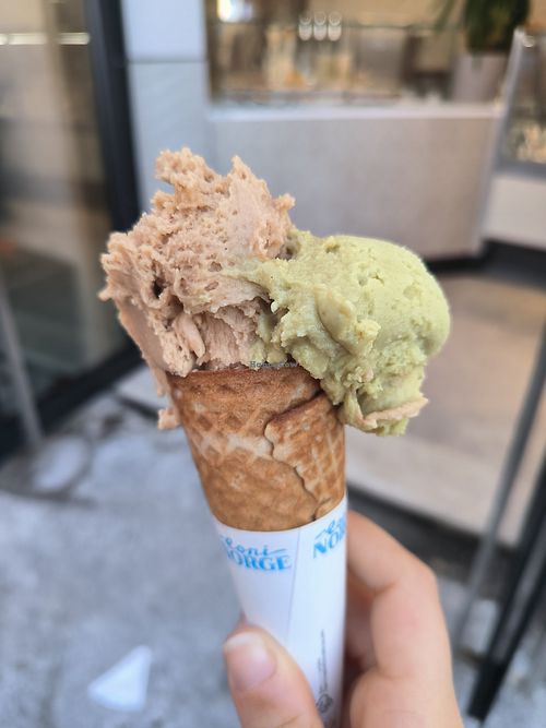 Vegan nocciola e vegan pistacchio at Il Molo in Gaeta