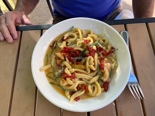 
$21
LOBSTER CASARECCE
pasta, pulled lion's mane mushroom, lobster mushroom, sun-dried tomato, blistered sage, white wine cream sauce  at Jardin in Madison