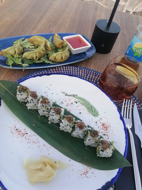 Veggie gyoza and sushi asperge and avocado at Faro Beach Cocktail Bar in Mallorca