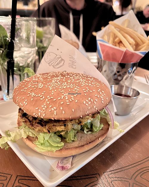 Burger (yummy quinoa patty), chips & elderflower lemonade  at Maximilian in Speyer