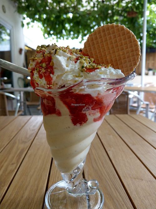 La Fragolosa Vegana at Eiscafé Girasole in Bochum