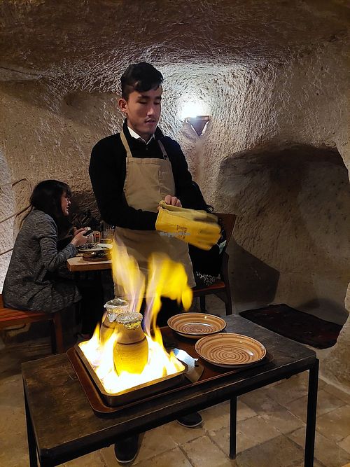 Cracking the pot, you get to do it at İnci Cave Restaurant in Goreme