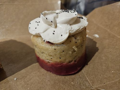 Raspberry sponge at The Coffee Drop in Dublin