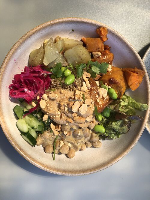 Peanut bowl   at Midori Kitchen in Saint-pierre