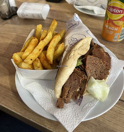 Pita gyros vegan - sauce mayo végane   at Kanisos in Brussels