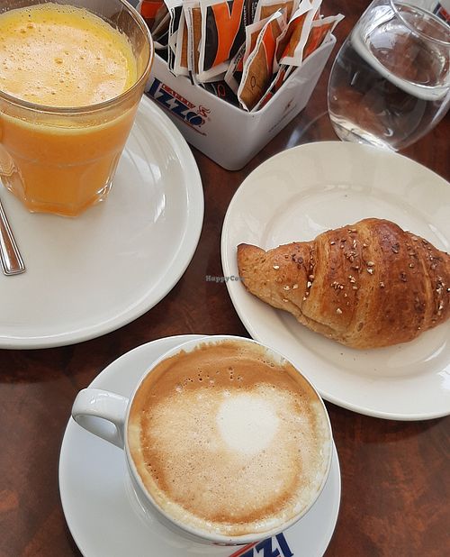 Spremuta, cappuccino deca di soia e brioche alla mora at Pasticceria - Enoteca del Corso in Tradate