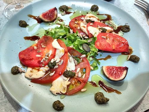 Tomato and mozzarella at Le Jardin in Biarritz