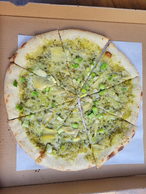 Vegan pizza at La Flor Original Bistro Vegetariano in Tijuana