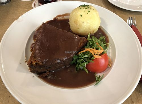 Nuss-Reisbraten mit Rotwein-Birnensoße  at Schloderer Bräu - Cervejaria Schloderer in Amberg