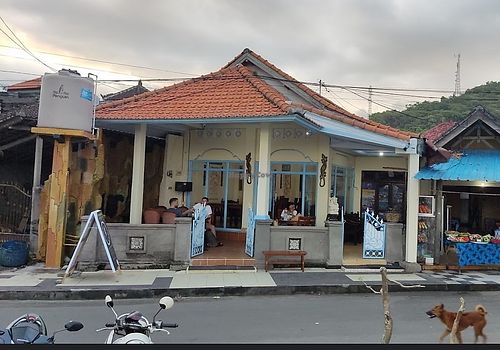 The restaurant   at Cafe Papa John Bar & Restaurant in Karangasem