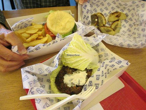 Disappointingly bland burgers at M.O.B. - Cite de la Mode in Paris