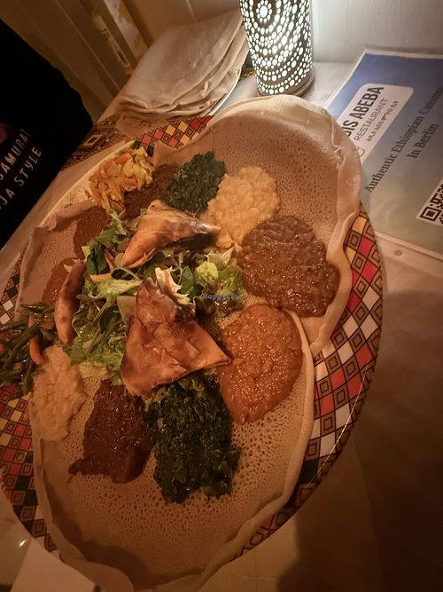 Vegane Platte für 2 Personen mit extra Teigtaschen  at Addis-Abeba-Restaurant in Berlin