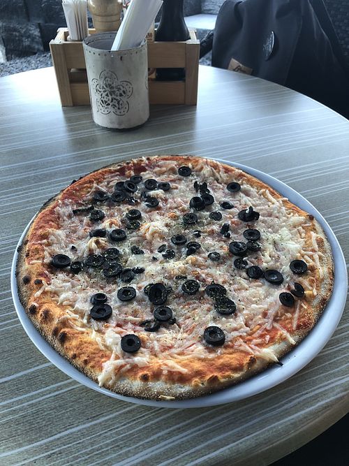  pizza with vegan cheeze  at Sternen in Bern