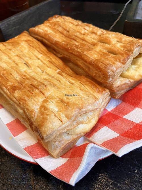 Kaasbroodje!  at De Vegan Bakker in Heusden