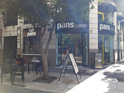 Exterior with seating area at Pans & Company in Valencia