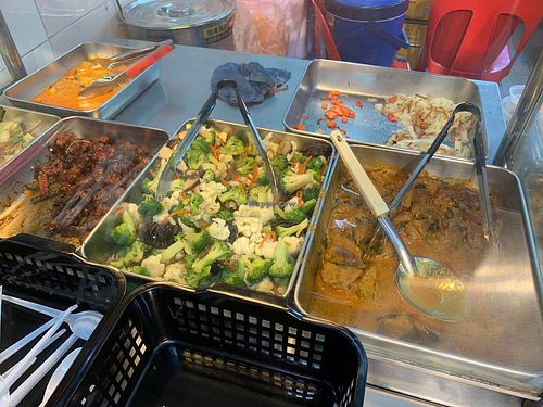 Buffet selection. Photo by Henry Lau aka Mr Purple at Su Bu Wan Vegetarian 素不完 in Central Singapore