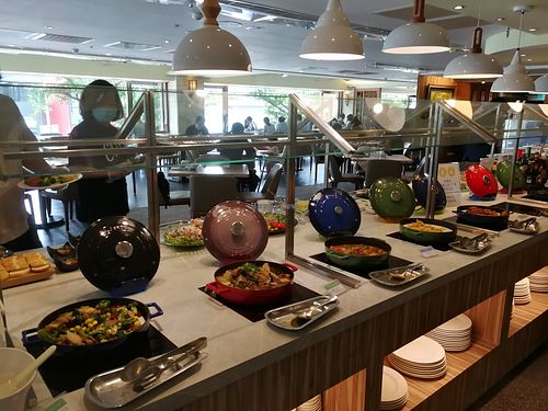 dishes in the buffet at Fresh Bar - 藍天麗池飯店-綠波廊西餐廳 in Hualien