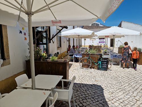 nice outdoor seating at Mercearia do Prato in Arruda Dos Vinhos