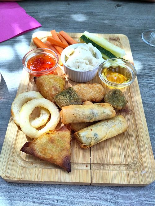 Vegan platter at Ô Marronnier de Nadaillac in Nadaillac