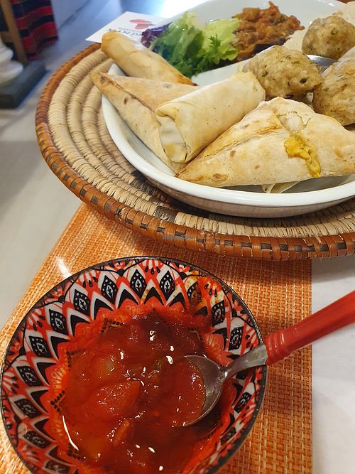 Antipasti tipici con fritti di verdure e legumi at Mandela in Perugia
