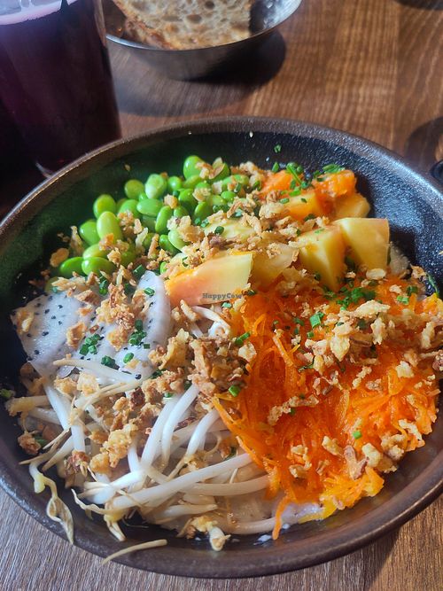 Toppings to rice ratio was very off with the rice being incredibly glutenous and 3 times the required quantity being served at La Biskatcha in Les Gets