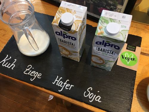 Milchalternativen Soja und Hafer  at Krewelshof Eifel in Mechernich