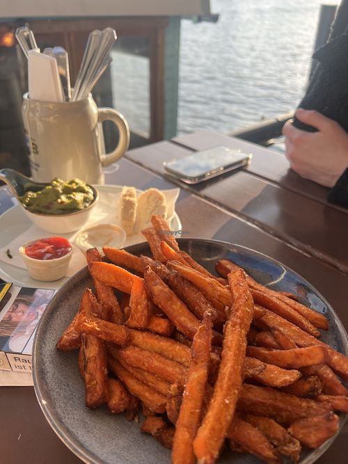 Sweet potato fries, plus vegan mayonnaise   at Sonnendeck in Berlin