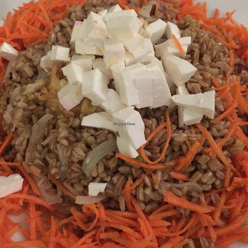 Vegetarian oats, apple, carrot, onion and cheese salad at La Almuzara in Segovia