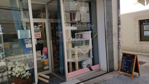 Entrance at Le Chat'Ren'Thé - CatCoffee & Restaurant in La Rochelle