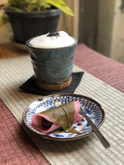 Sakura Mochi & Latte Sésame Noir at D:matcha in La Rochelle