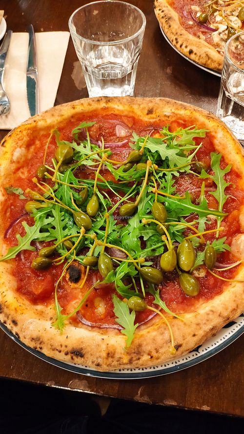 Pizza with capers and rucola at Nonno Leo in La Rochelle