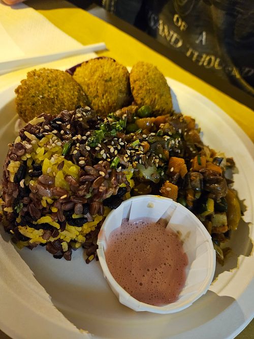Piatto felafel, riso e verdure at VERT Pordenone in Pordenone