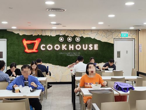 Food court dining area at Jing Xin Vegetarian Food 净心素食 - Novena in Central Singapore