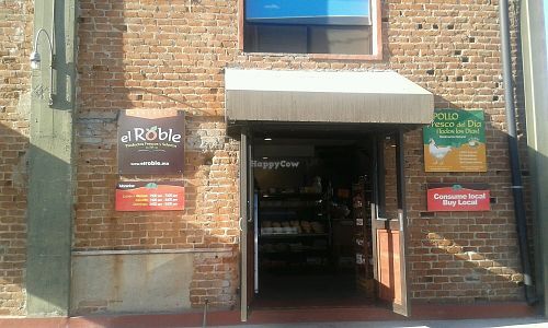 store from outside at Mercados El Roble in Ensenada