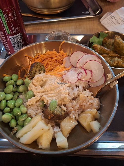 Green bowl (plat entamé au moment de la photo) et gyozas aux légumes at YamYam in Cergy
