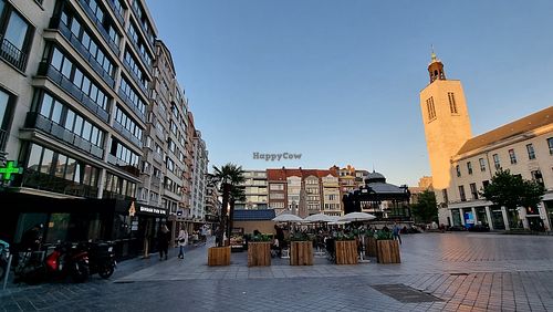 On the left - terrace in front at Hawaiian Poké Bowl in Oostende