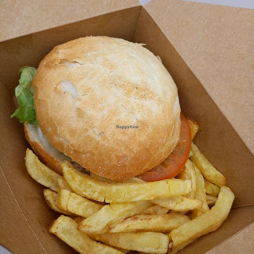 Hamburguesa vegana bastante buena. at Restaurante Caravaning Oyambre in San Vicente De La Barquera