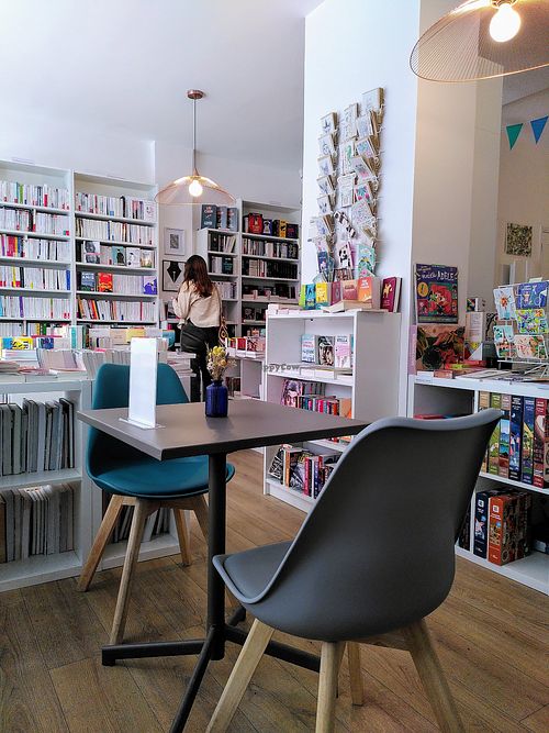 Inside at Flora Lit in Paris