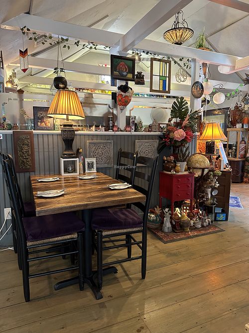 Tables  at Abroad in Orleans