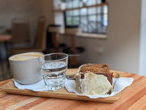 Carrot cake at Club E Café de Especialidad in Esquel